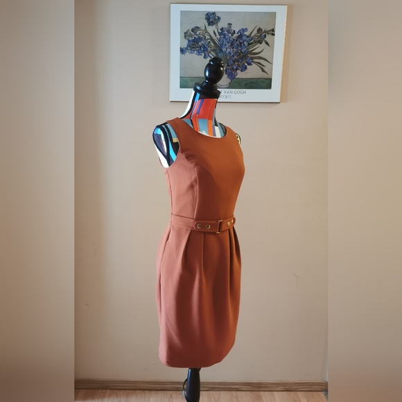 Tailored Dress With Pockets - Picture 3 of 7